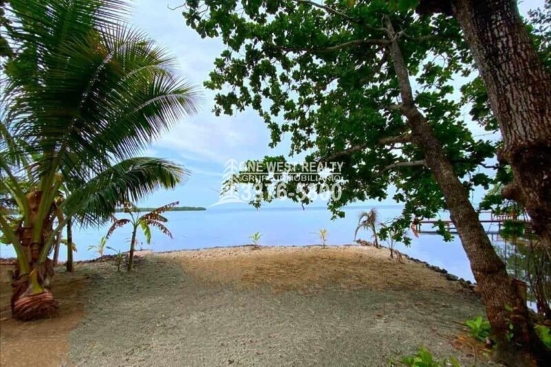 Coastal Retreat in Politilly Bight, Roatan