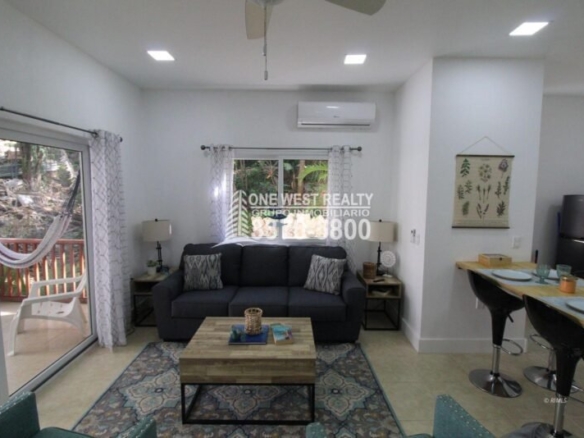 Condo B-6 at Jardines de Catalina, Roatán – A Modern Retreat