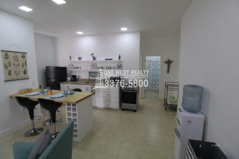 Condo B-6 at Jardines de Catalina, Roatán – A Modern Retreat