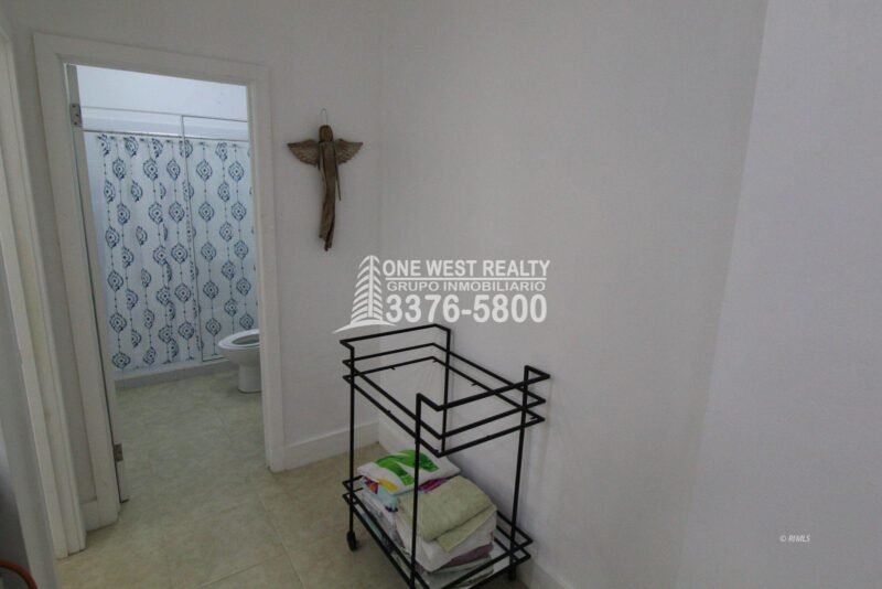 Condo B-6 at Jardines de Catalina, Roatán – A Modern Retreat