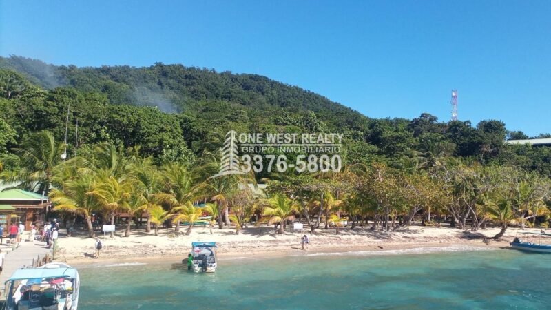 3.6 Acres of Prime Land for Sale in Cayos Cochinos, Islas de la Bahia