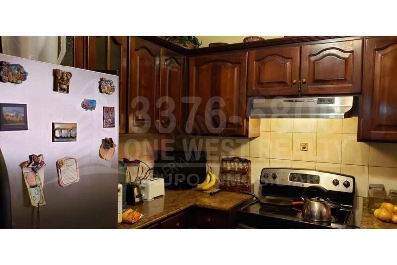 Spacious Home for Sale in Colonia Universidad, San Pedro Sula – Abundant Amenities