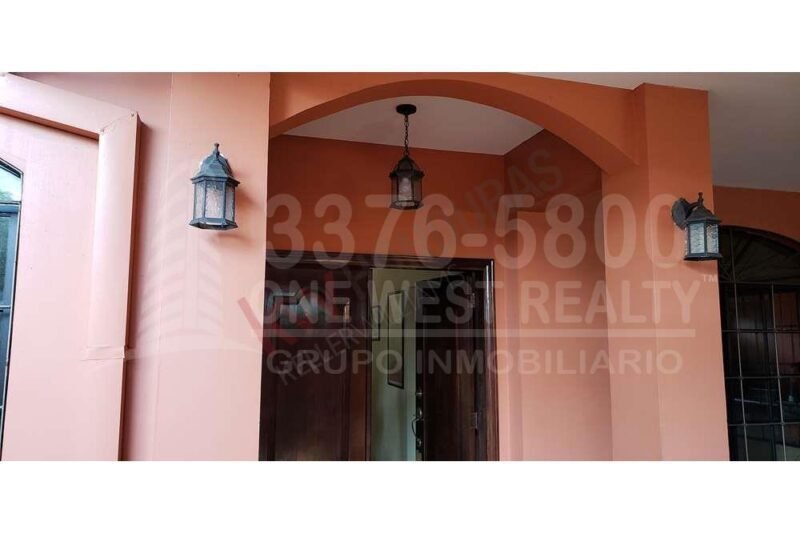 Spacious Home for Sale in Colonia Universidad, San Pedro Sula – Abundant Amenities