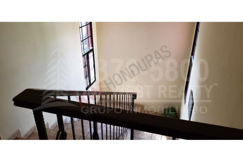 Spacious Home for Sale in Colonia Universidad, San Pedro Sula – Abundant Amenities