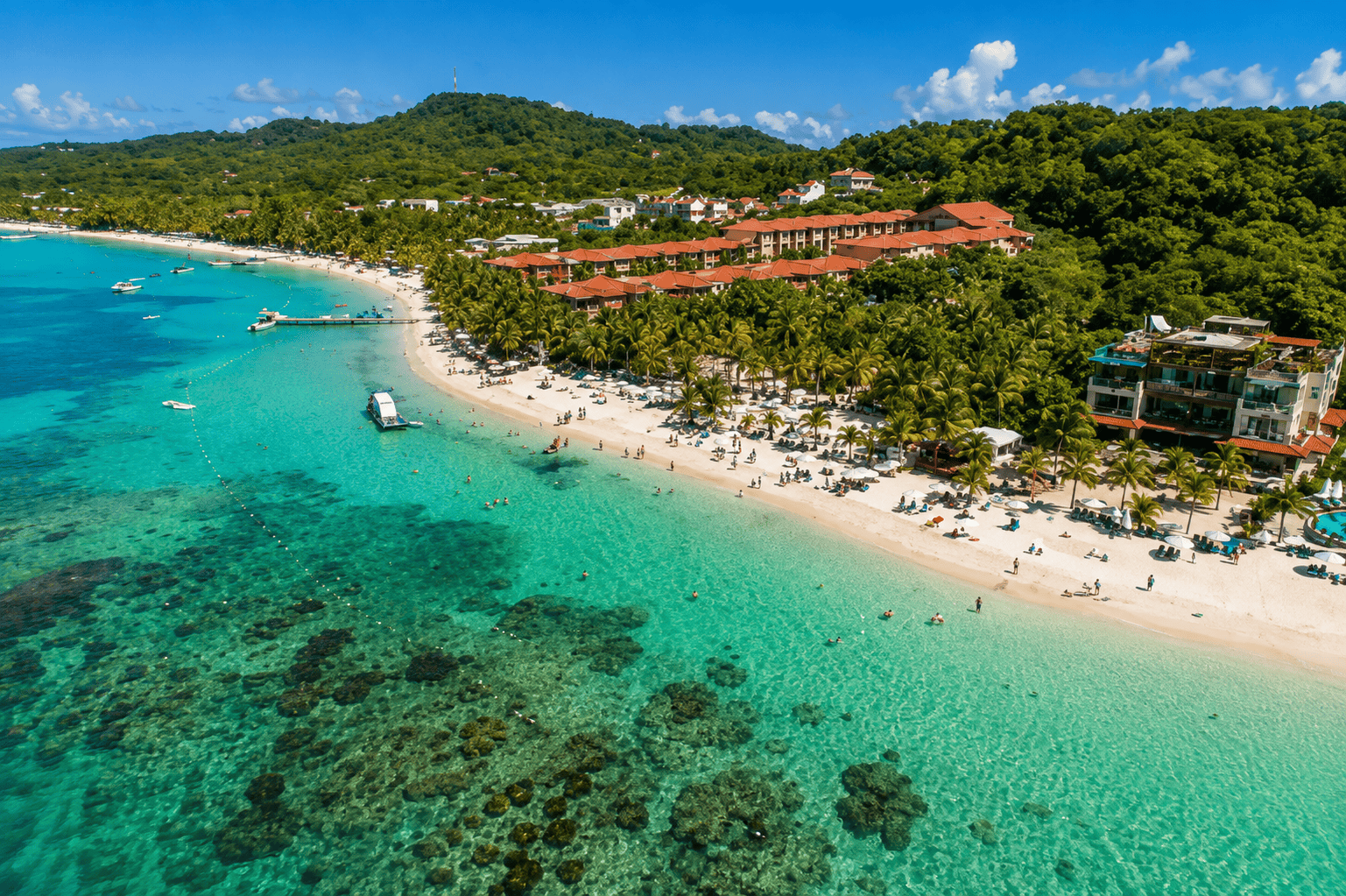 Clear waters and tropical lifestyle in West Bay Roatan