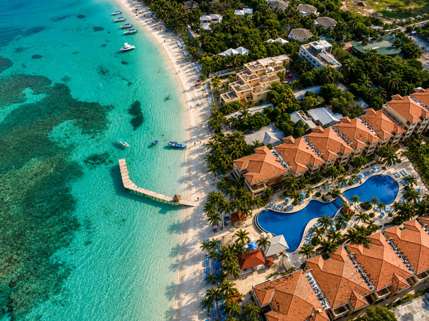 Property opportunities near the coast in West Bay Roatan