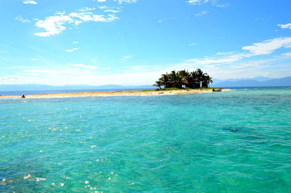 Cayos Cochinos Bay Islands Honduras island scenery