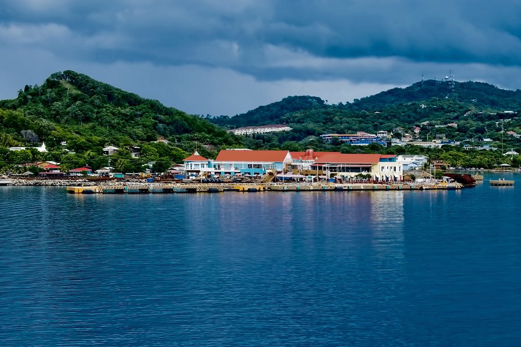 Real estate and commercial surroundings in Coxen Hole Roatan
