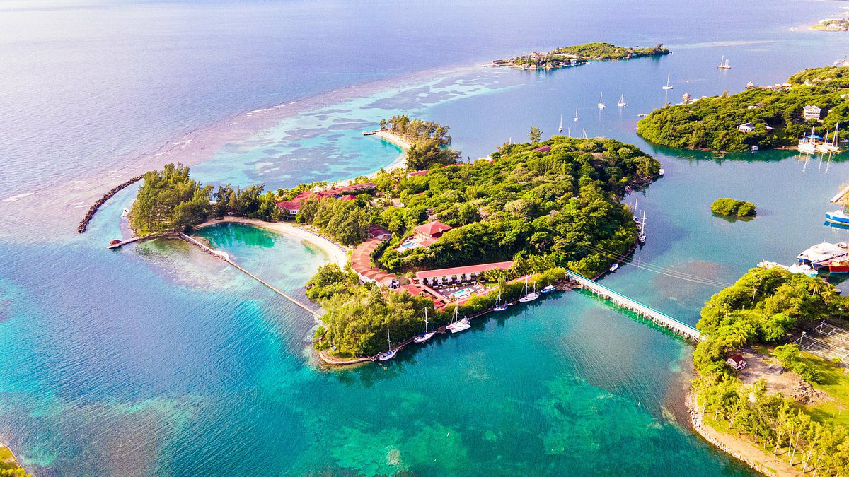 Caribbean coastal setting near Punta Gorda Roatan