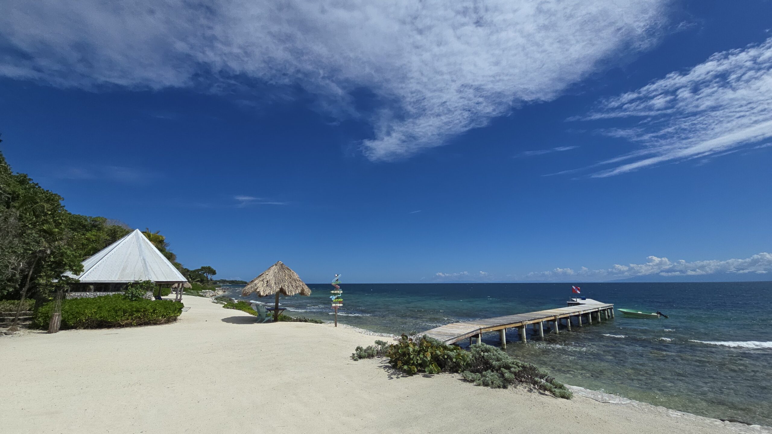 Oceanfront surroundings in Little Bight Utila Honduras