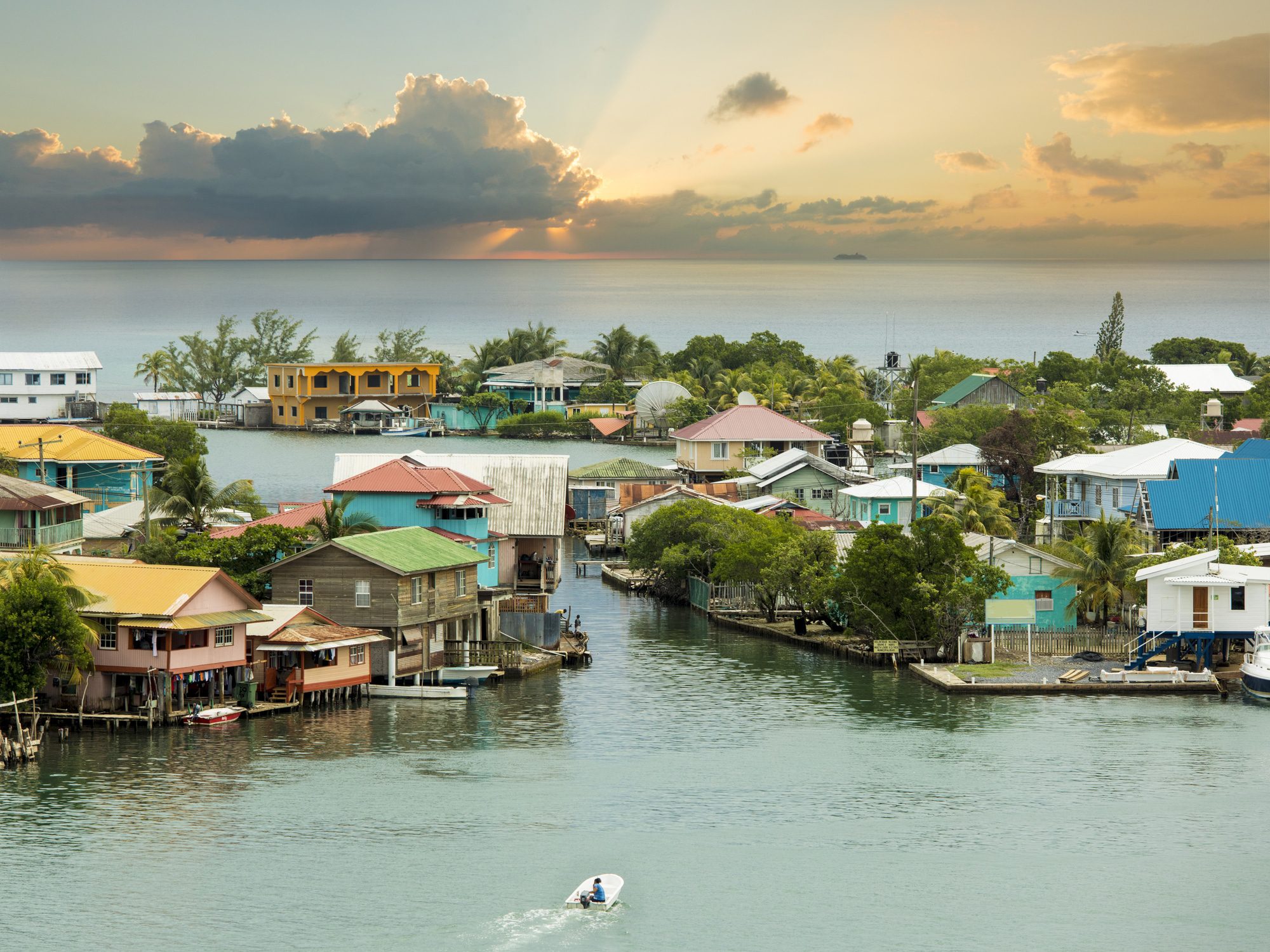 Oak Ridge Roatan East End waterfront landscape