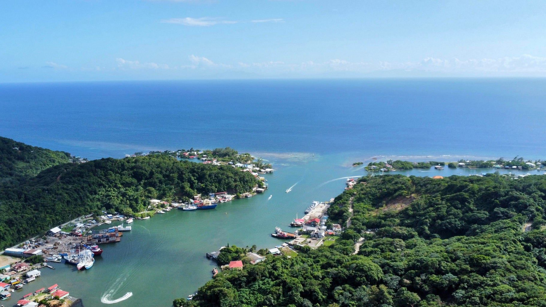 Oak Ridge Roatan Honduras waterfront community and harbor